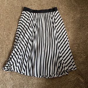 Express Black/ White Skirt